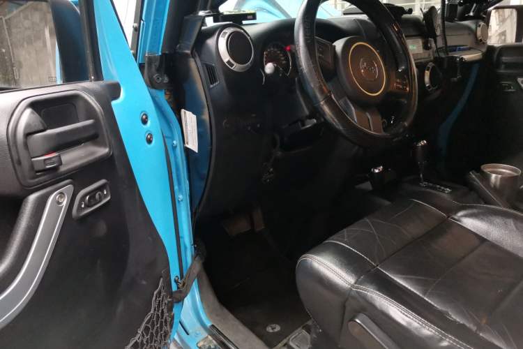 Used Jeep Wrangler 2012 3.6L Sahara two-door version Driver Seat