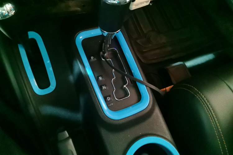 Used Jeep Wrangler 2012 3.6L Sahara Polar Edition Gear Lever