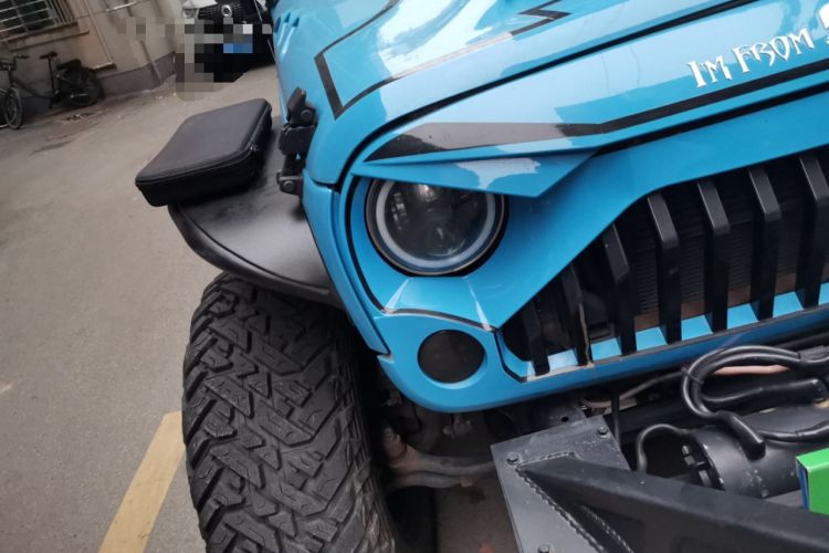 Used Jeep Wrangler 2012 3.6L Sahara two-door version Right Front Headlight