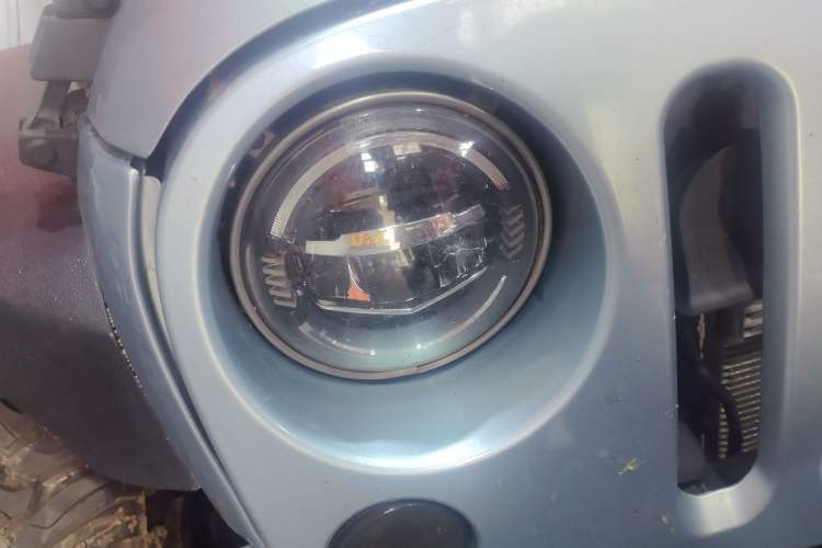 Used Jeep Wrangler 2012 3.6L Sahara Polar Edition Right Front Headlight