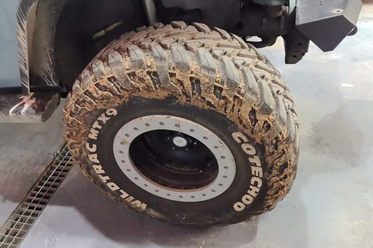 Used Jeep Wrangler 2012 3.6L Sahara Polar Edition Right Front Wheel Hub
