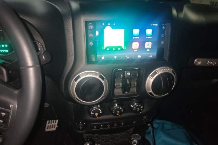 Used Jeep Wrangler 2012 3.6L Sahara Four-Door Edition Audio And AC Panel