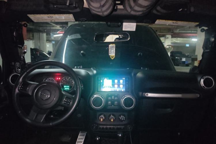 Used Jeep Wrangler 2012 3.6L Sahara Four-Door Edition Center Console