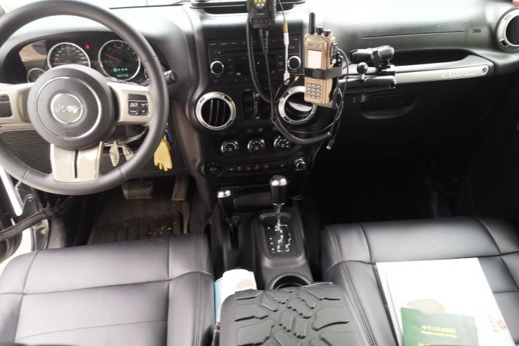 Used Jeep Wrangler 2012 3.6L Sahara Four-Door Edition Center Console