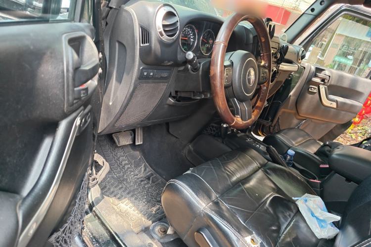 Used Jeep Wrangler 2012 3.6L Rubicon Four-Door Edition Driver Seat