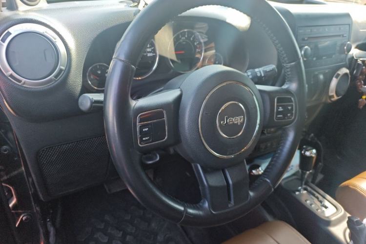 Used Jeep Wrangler 2012 3.6L Sahara two-door version Driver Seat