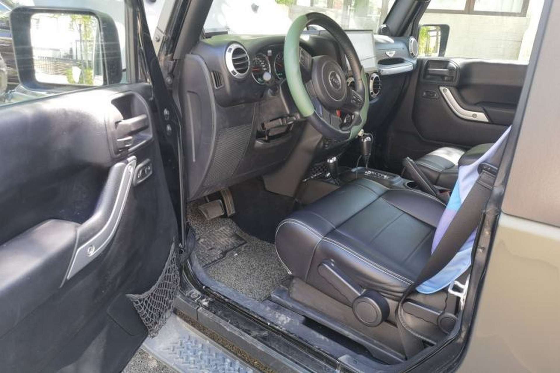 Used Jeep Wrangler 2012 3.6L Sahara two-door version Driver Seat