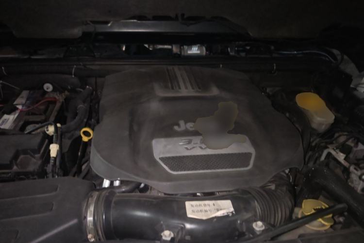 Used Jeep Wrangler 2012 3.6L Sahara Four-Door Edition Engine Bay