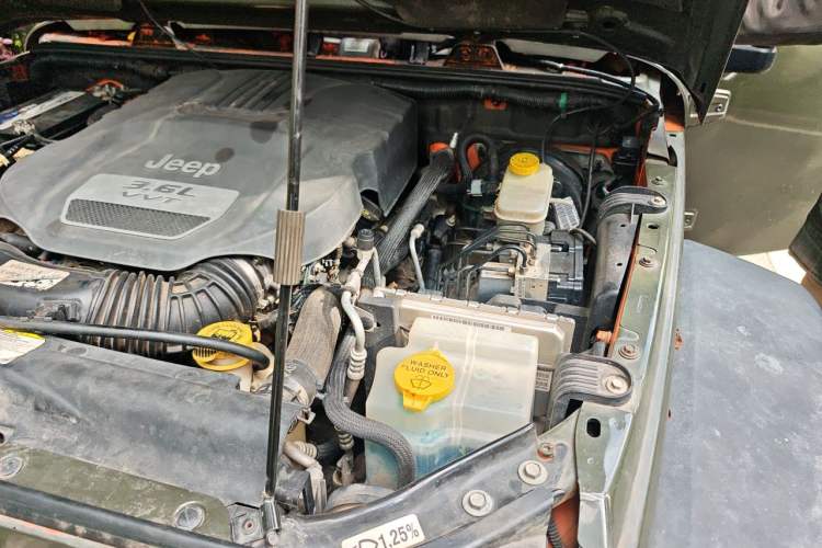 Used Jeep Wrangler 2012 3.6L Rubicon two-door model Engine Bay Left