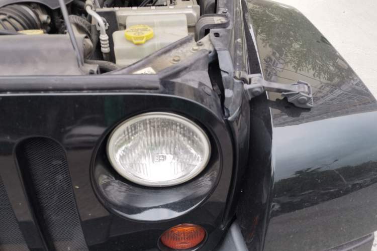 Used Jeep Wrangler 2012 3.6L Sahara Four-Door Edition Engine Bay Left