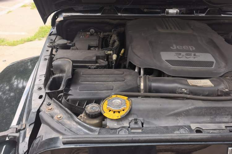 Used Jeep Wrangler 2012 3.6L Sahara Four-Door Edition Engine Bay Right