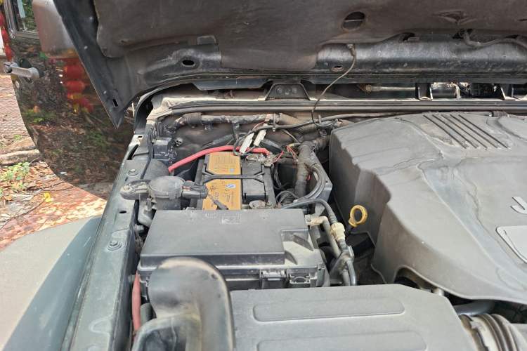 Used Jeep Wrangler 2012 3.6L Rubicon Four-Door Edition Engine Bay Right