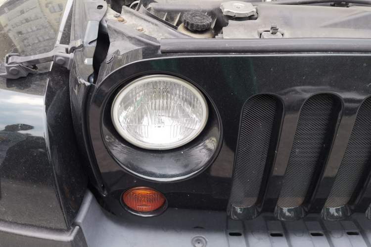Used Jeep Wrangler 2012 3.6L Sahara Four-Door Edition Engine Bay Right