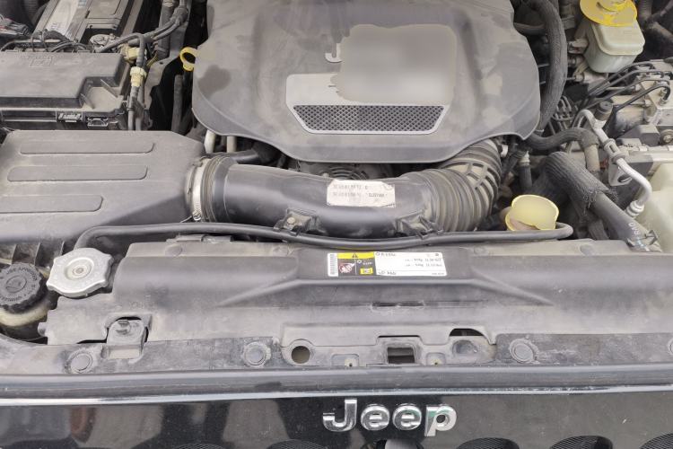 Used Jeep Wrangler 2012 3.6L Sahara Four-Door Edition Engine Bay