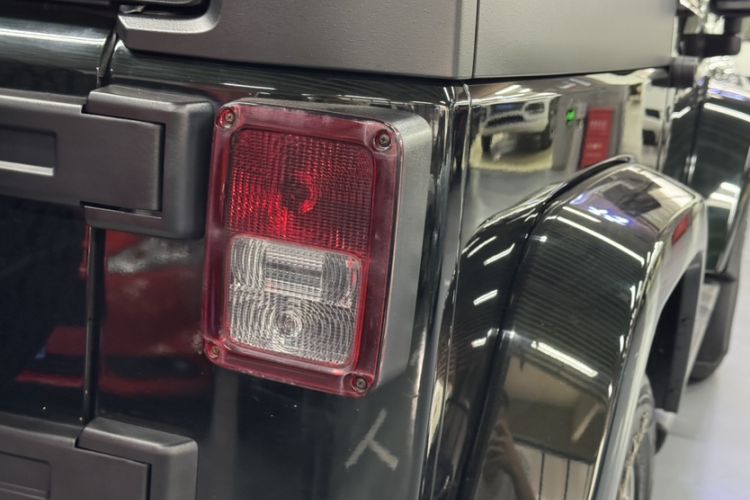 Used Jeep Wrangler 2012 3.6L Sahara two-door version Exterior 2