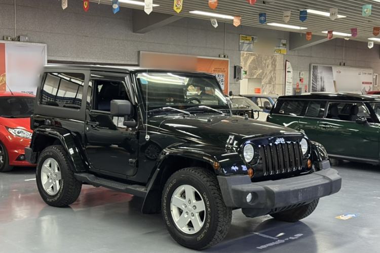 Used Jeep Wrangler 2012 3.6L Sahara two-door version Exterior 5