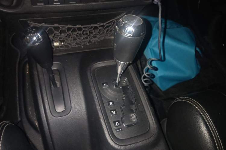 Used Jeep Wrangler 2012 3.6L Sahara Four-Door Edition Gear Lever