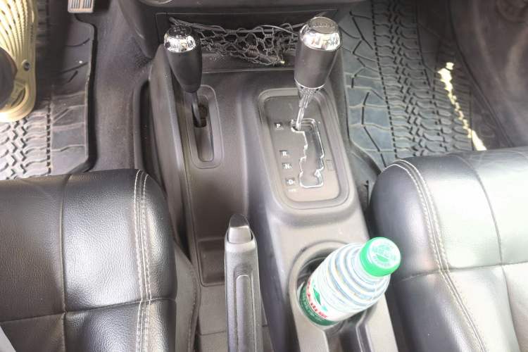 Used Jeep Wrangler 2012 3.6L Sahara Four-Door Edition Gear Lever
