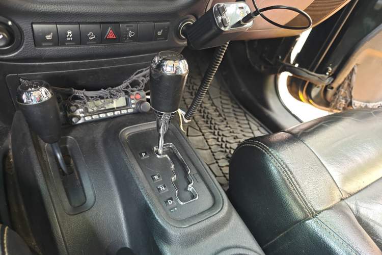 Used Jeep Wrangler 2012 3.6L Rubicon Four-Door Edition Gear Lever