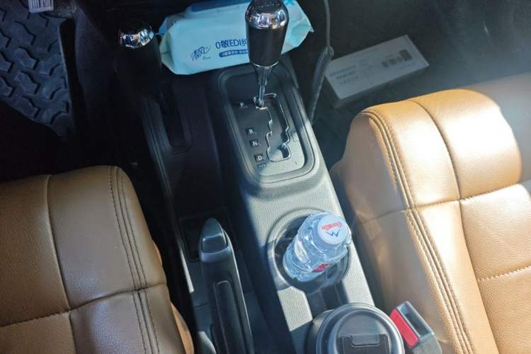 Used Jeep Wrangler 2012 3.6L Sahara two-door version Gear Lever