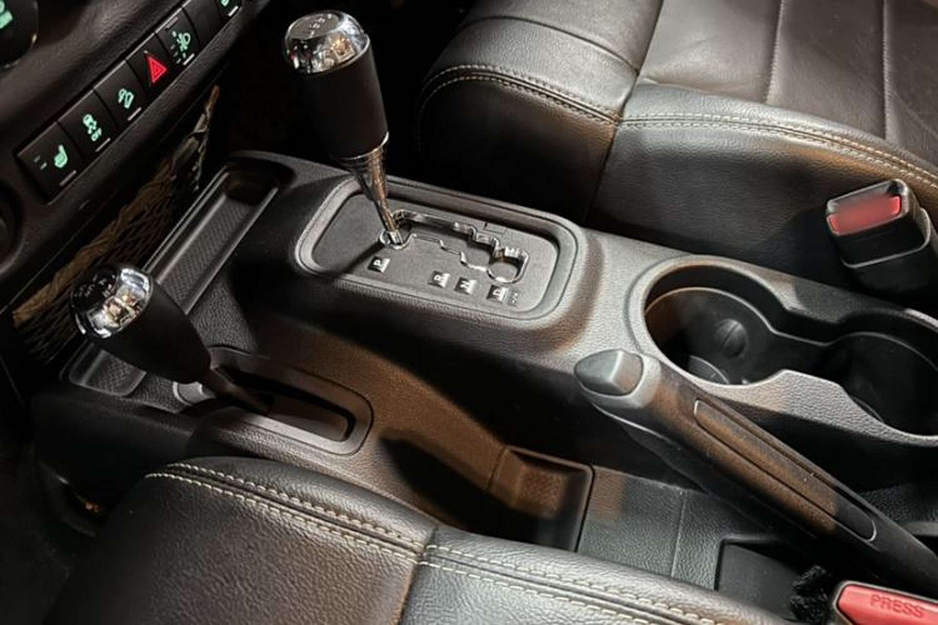 Used Jeep Wrangler 2012 3.6L Sahara two-door version Gear Lever