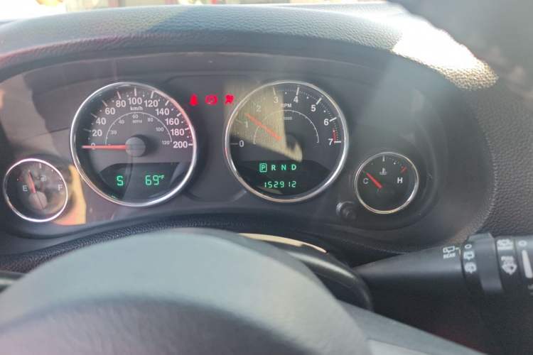 Used Jeep Wrangler 2012 3.6L Sahara two-door version Instrument Cluster