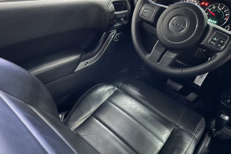 Used Jeep Wrangler 2012 3.6L Sahara two-door version Interior 1