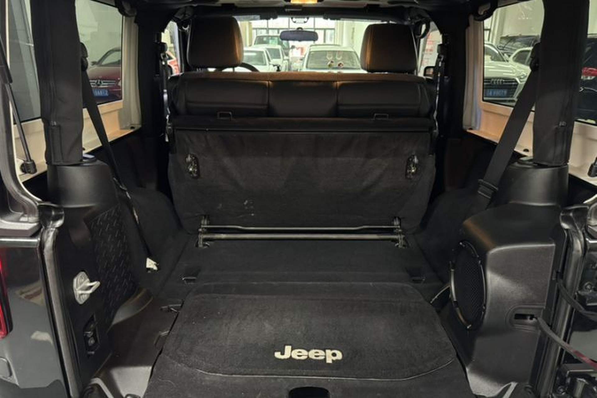 Used Jeep Wrangler 2012 3.6L Sahara two-door version Interior 2