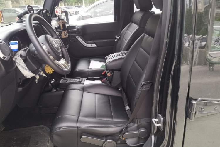 Used Jeep Wrangler 2012 3.6L Sahara Four-Door Edition Left Front Seat