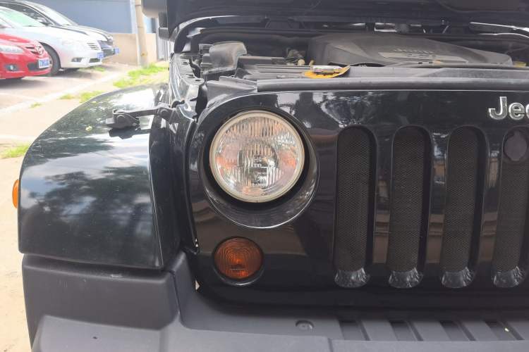 Used Jeep Wrangler 2012 3.6L Sahara Four-Door Edition Right Front Headlight