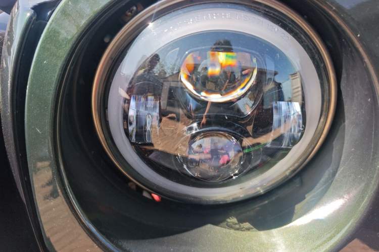 Used Jeep Wrangler 2012 3.6L Sahara two-door version Right Front Headlight
