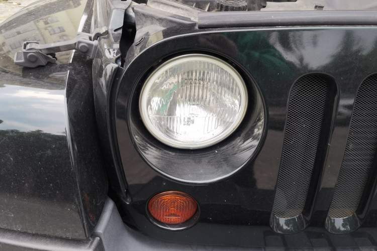 Used Jeep Wrangler 2012 3.6L Sahara Four-Door Edition Right Front Headlight