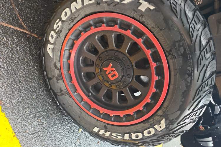 Used Jeep Wrangler 2012 3.6L Rubicon Four-Door Edition Right Front Wheel Hub