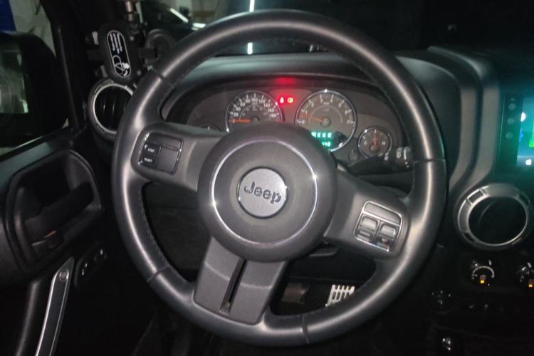 Used Jeep Wrangler 2012 3.6L Sahara Four-Door Edition Steering Wheel