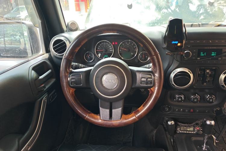 Used Jeep Wrangler 2012 3.6L Rubicon Four-Door Edition Steering Wheel