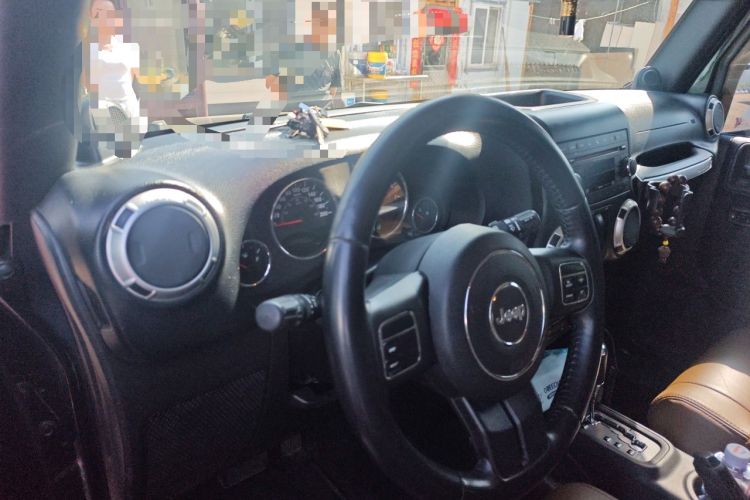 Used Jeep Wrangler 2012 3.6L Sahara two-door version Steering Wheel
