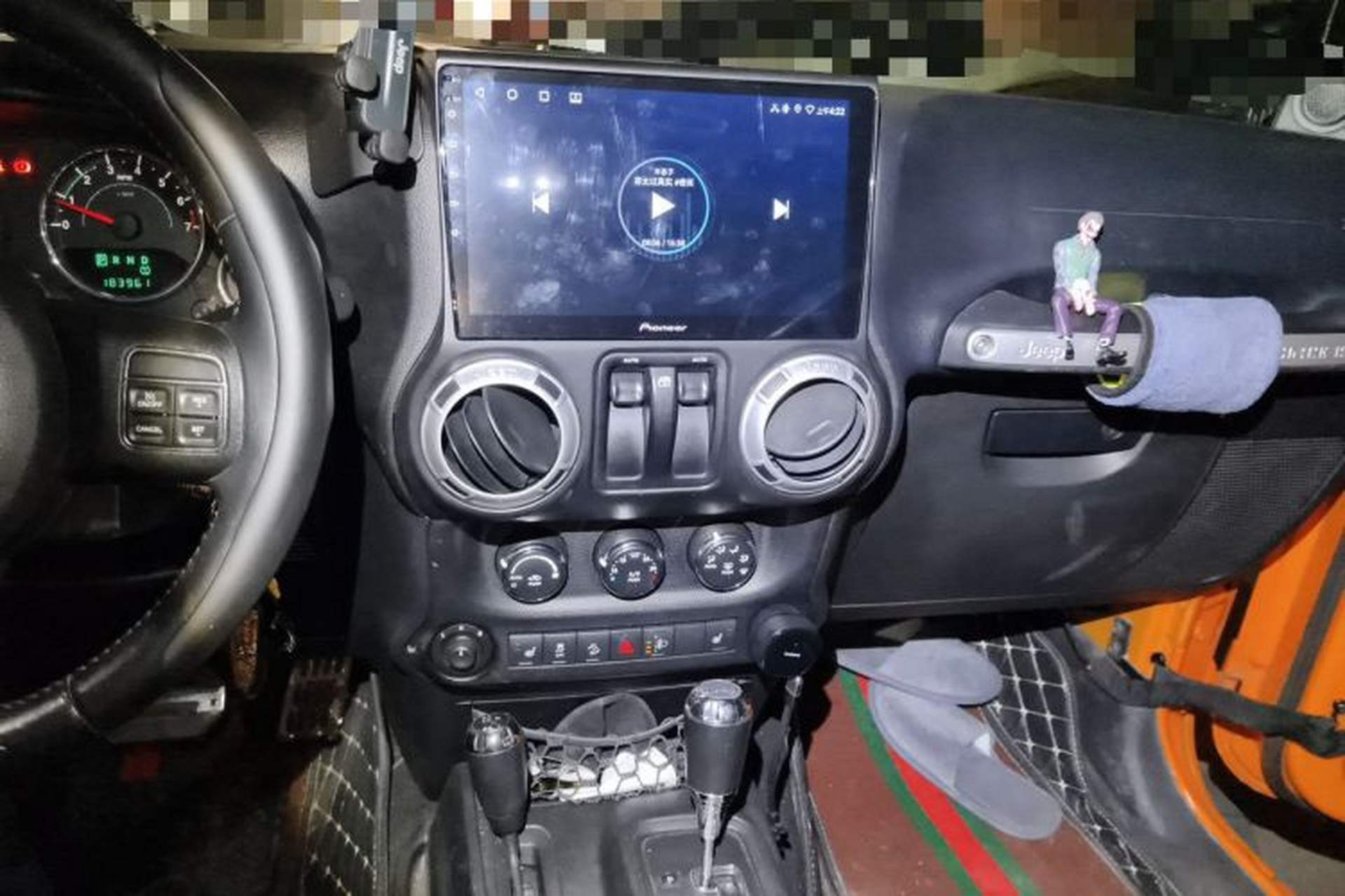 Used Jeep Wrangler 2012 3.6L Sahara two-door version Audio And AC Panel