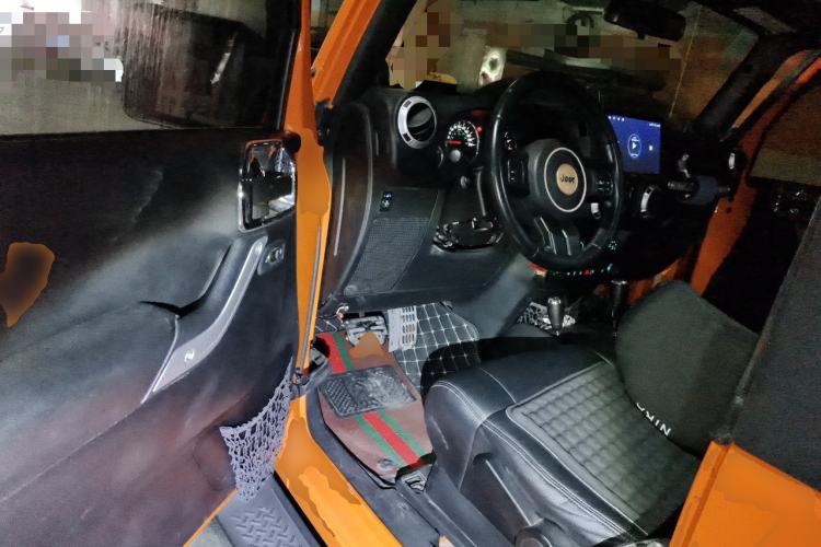 Used Jeep Wrangler 2012 3.6L Sahara two-door version Driver Seat