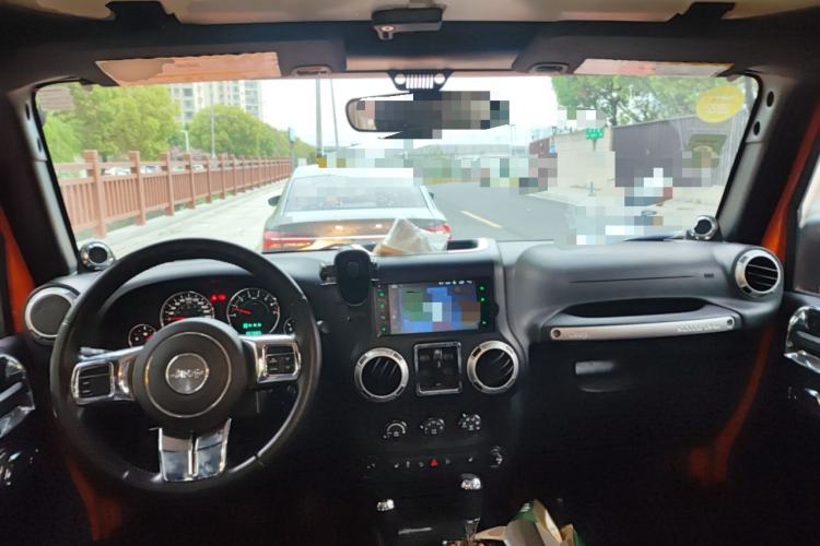 Used Jeep Wrangler 2012 3.6L Sahara Four-Door Edition Center Console