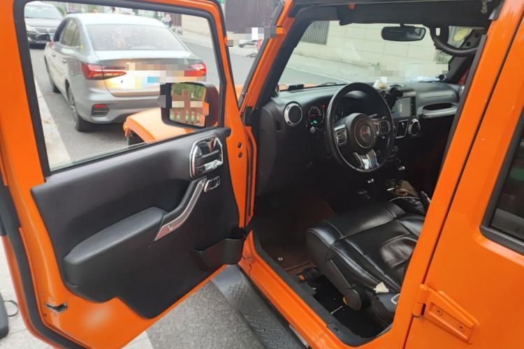 Used Jeep Wrangler 2012 3.6L Sahara Four-Door Edition Driver Seat