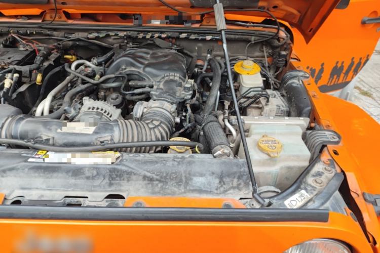 Used Jeep Wrangler 2012 3.6L Sahara Four-Door Edition Engine Bay Left