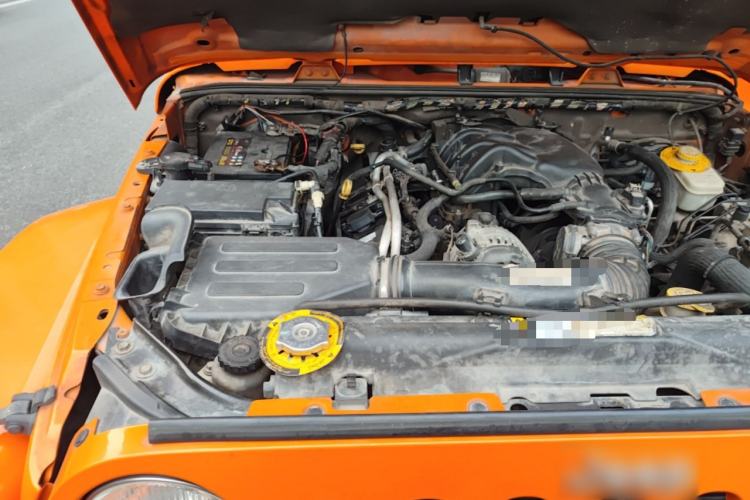 Used Jeep Wrangler 2012 3.6L Sahara Four-Door Edition Engine Bay Right