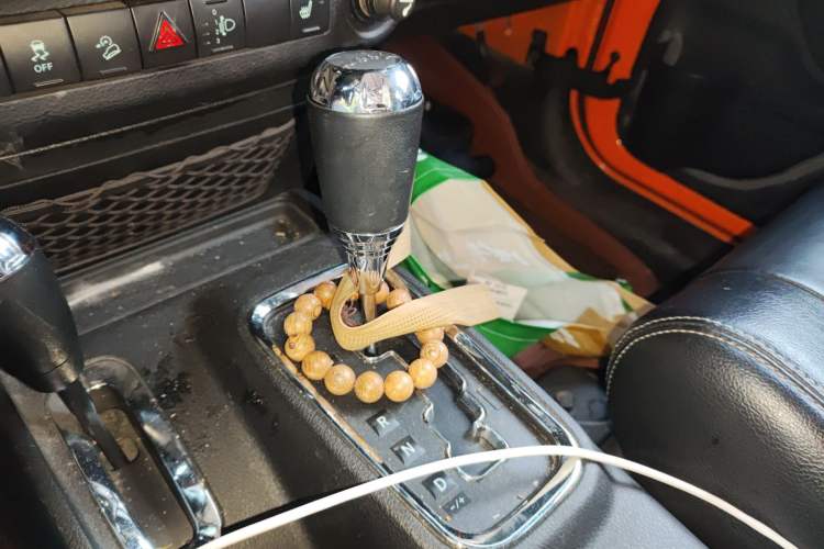 Used Jeep Wrangler 2012 3.6L Sahara Four-Door Edition Gear Lever