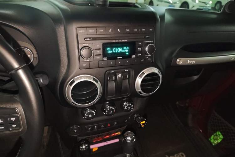 Used Jeep Wrangler 2012 3.6L Rubicon two-door model Audio And AC Panel