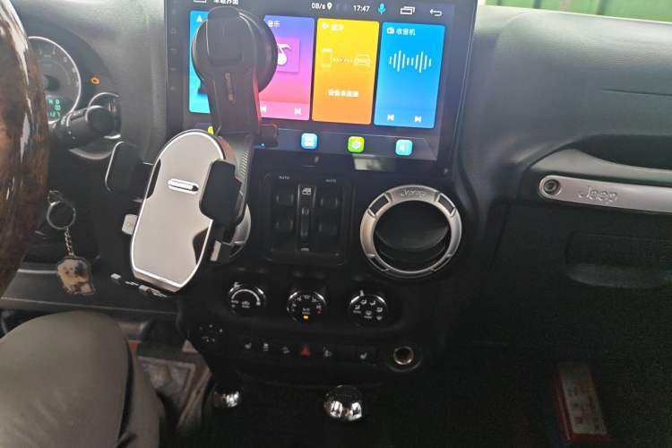 Used Jeep Wrangler 2012 3.6L Sahara Four-Door Edition Audio And AC Panel