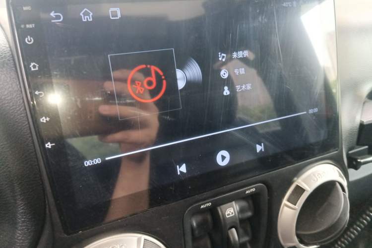 Used Jeep Wrangler 2012 3.6L Sahara Four-Door Edition Audio And AC Panel