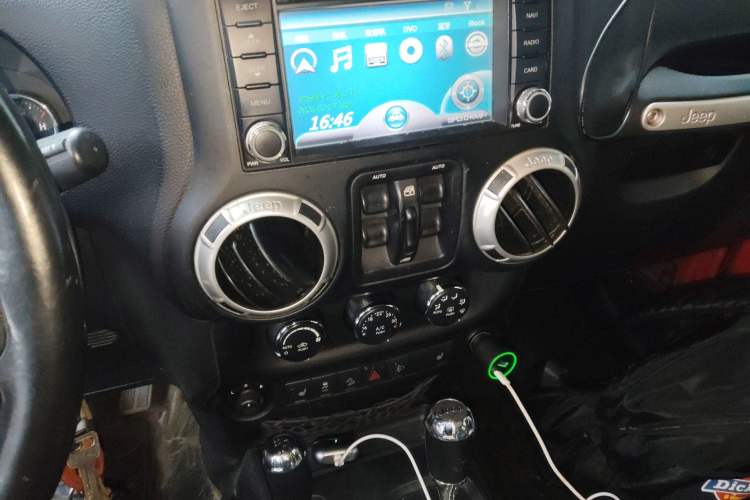 Used Jeep Wrangler 2012 3.6L Sahara Four-Door Edition Audio And AC Panel