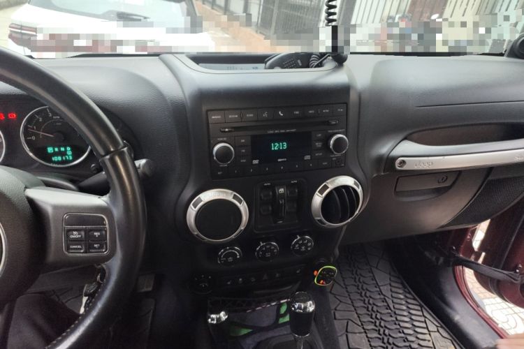 Used Jeep Wrangler 2012 3.6L Sahara Four-Door Edition Audio And AC Panel