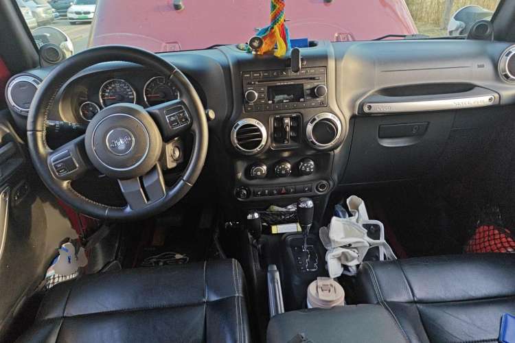 Used Jeep Wrangler 2012 3.6L Sahara Four-Door Edition Center Console