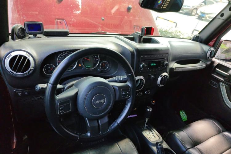 Used Jeep Wrangler 2012 3.6L Rubicon two-door model Center Console